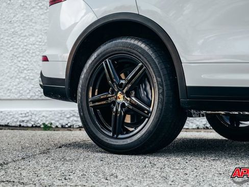 Used 2016 Porsche Cayenne image 38