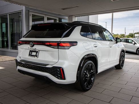 New 2026 Volkswagen Tiguan SE R-Line FWD image 2
