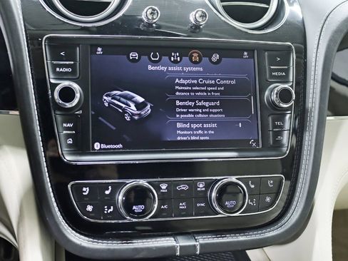 Used 2017 Bentley Bentayga AWD/4WD image 29