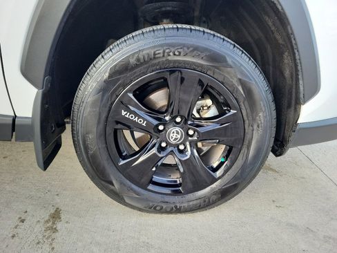 Used 2022 Toyota RAV4 XLE image 9