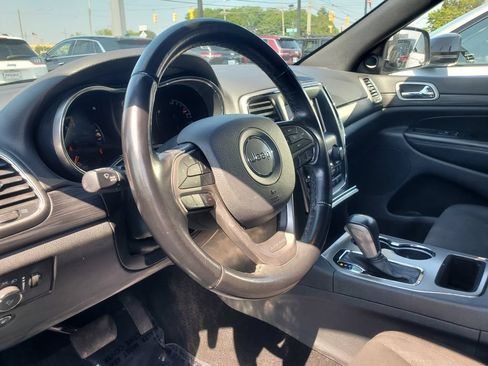 Used 2020 Jeep Grand Cherokee Laredo AWD/4WD image 10