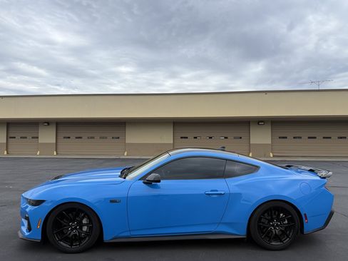 Used 2025 Ford Mustang GT RWD image 4