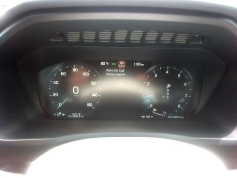 Used 2017 Volvo XC90 T6 Momentum w/ Vision Package AWD/4WD image 9