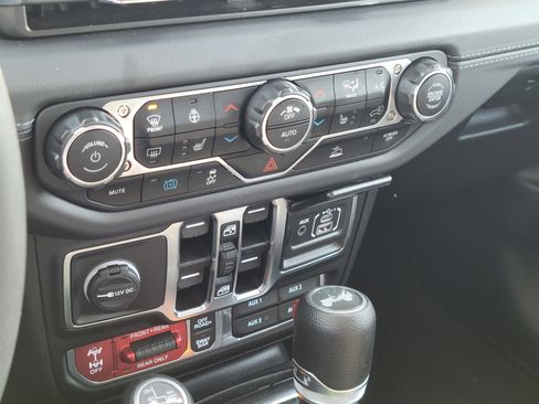 Used 2025 Jeep Wrangler Unlimited Rubicon 4xe w/ Convenience Group image 14