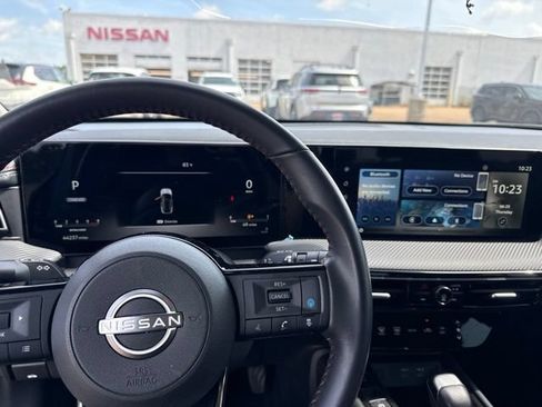 Used 2025 Nissan Kicks SR AWD/4WD image 14