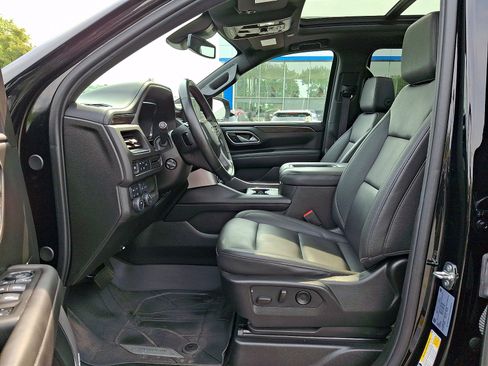 Used 2024 Chevrolet Suburban LT w/ Luxury Package AWD/4WD image 14