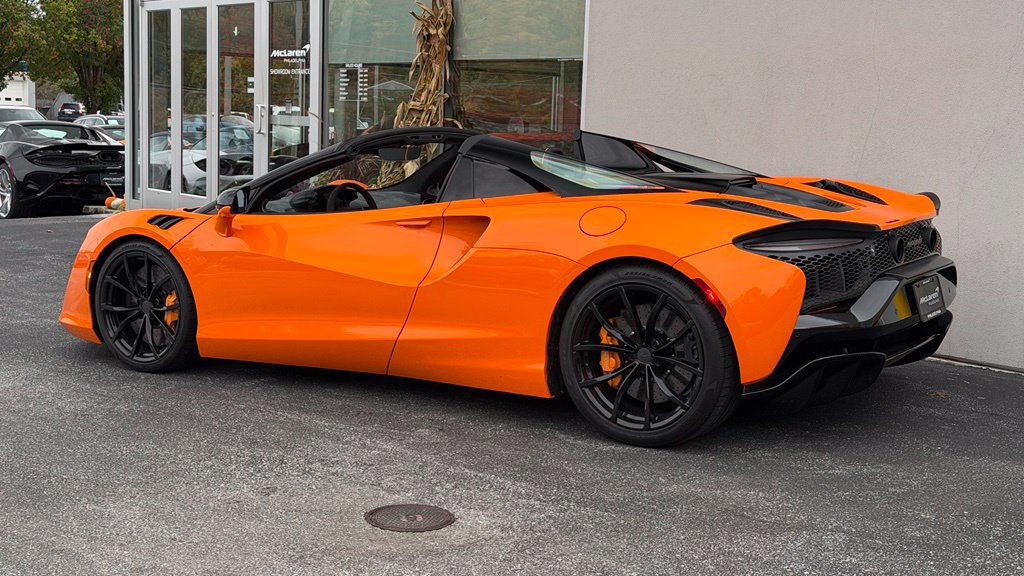 Used 2025 McLaren Artura Spider RWD image 7