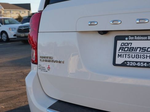 Used 2018 Dodge Grand Caravan SE w/ UConnect Hands-Free Group image 10