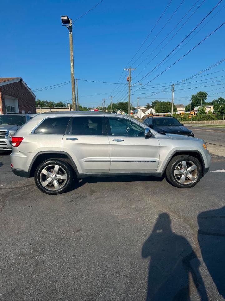 Used 2011 Jeep Grand Cherokee Limited w/ Luxury Group II AWD/4WD image 7