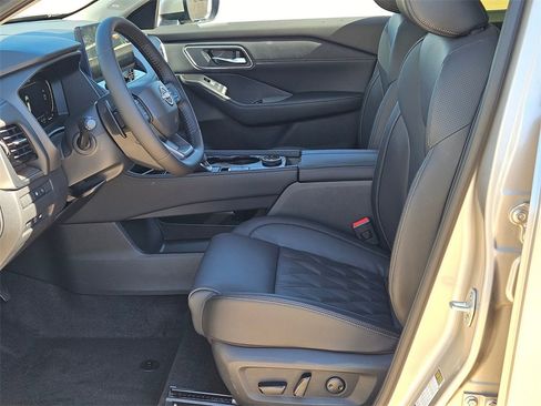 New 2026 Nissan Rogue Platinum image 10