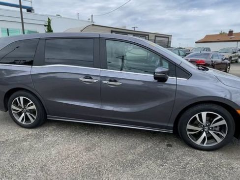 Used 2024 Honda Odyssey Touring image 3
