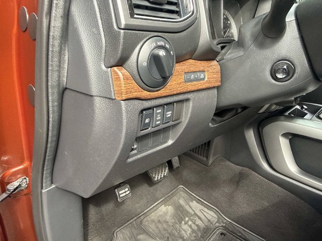 Used 2017 Nissan Titan Platinum Reserve AWD/4WD image 23