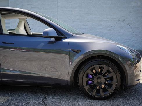 Used 2023 Tesla Model Y Long Range AWD/4WD image 16
