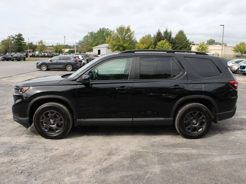 Used 2025 Honda Pilot TrailSport image 5