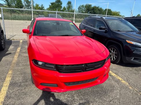 Used 2021 Dodge Charger SXT w/ Leather Interior Group RWD image 5