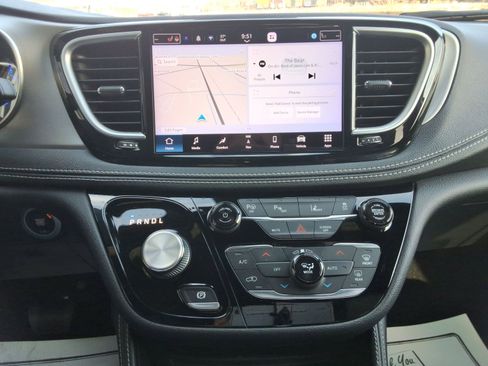 Used 2022 Chrysler Pacifica Limited w/ S Appearance Package image 15