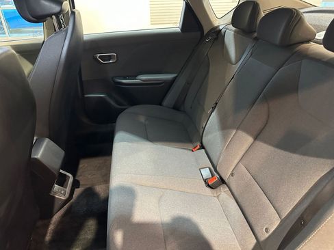 Used 2025 Kia K4 LXS image 39