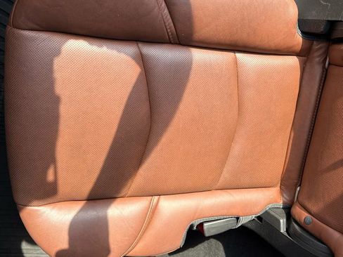 Used 2018 Cadillac Escalade Premium Luxury AWD/4WD image 17