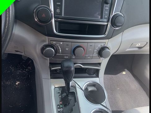 Used 2013 Toyota Highlander Plus image 7
