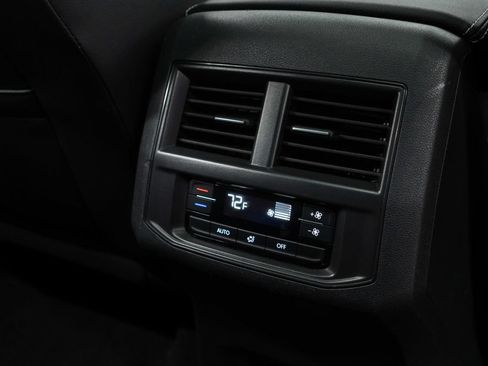 Used 2023 Volkswagen Atlas SE w/ Panoramic Sunroof Package AWD/4WD image 17