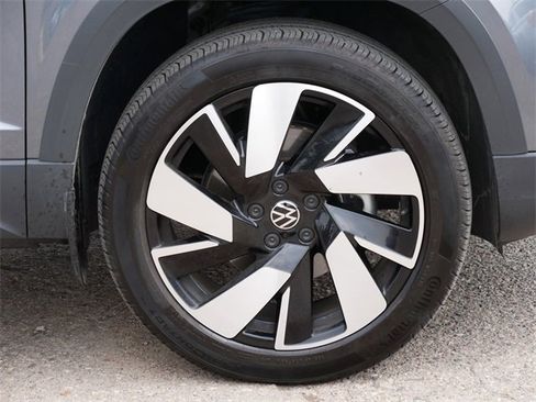 Certified 2024 Volkswagen Taos SEL image 9