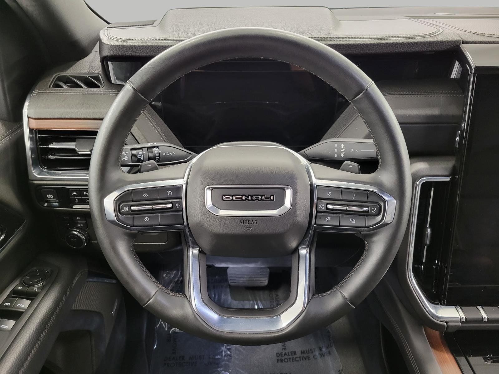 Used 2025 GMC Yukon XL Denali AWD/4WD image 5