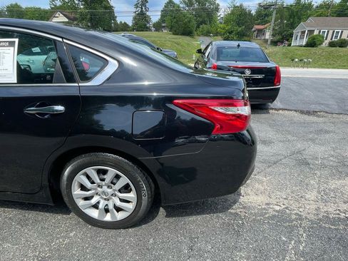 Used 2017 Nissan Altima 2.5 S w/ Power Driver Seat Package FWD image 5