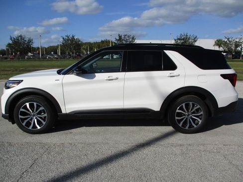 New 2025 Ford Explorer ST-Line w/ Premium Package RWD image 4
