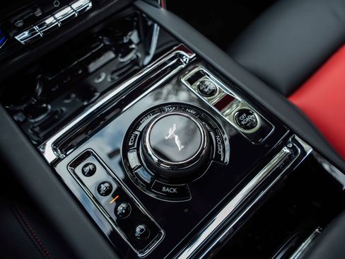 Certified 2023 Rolls-Royce Cullinan w/ Dark Exterior Package image 33