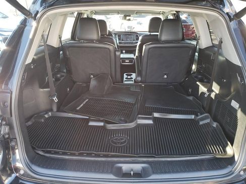 Used 2019 Toyota Highlander XLE image 9