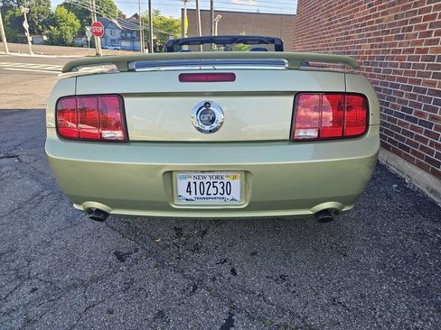 Used 2006 Ford Mustang GT RWD image 6