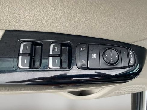 Used 2021 Kia Sportage S w/ S FWD Premium Package image 17
