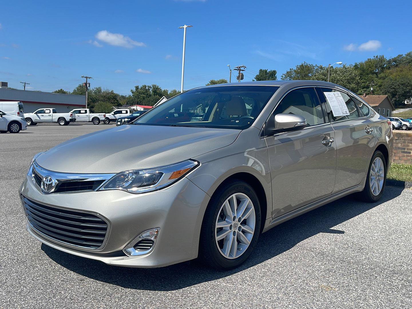 Used 2015 Toyota Avalon XLE Premium FWD image 3