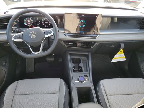 New 2026 Volkswagen Tiguan SE image 8