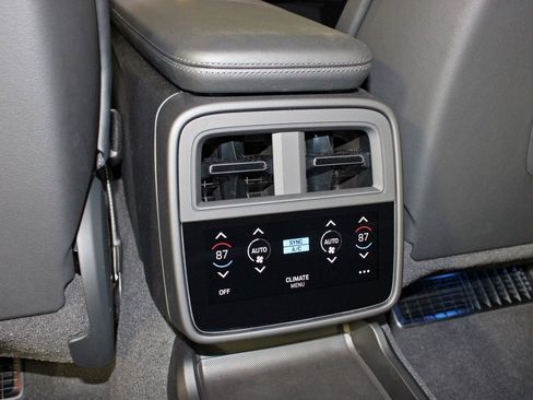 Used 2025 Porsche Taycan 4S image 38