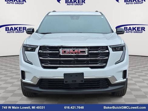 Used 2025 GMC Acadia Elevation image 2