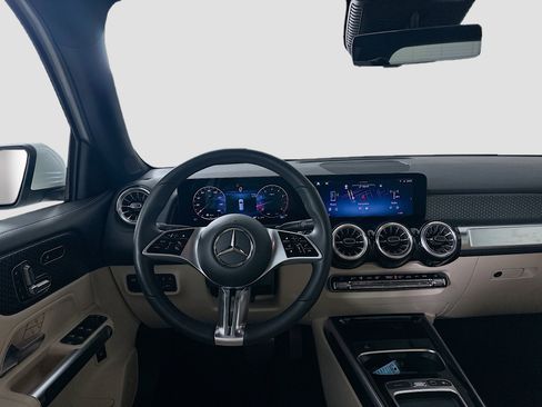 Certified 2025 Mercedes-Benz GLB 250 4MATIC image 29