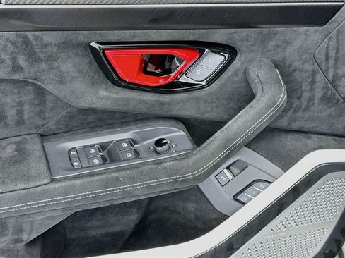 Used 2023 Lamborghini Urus Performante AWD/4WD image 22
