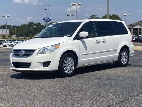 Used 2012 Volkswagen Routan SEL FWD image 6