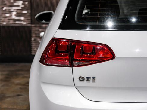 Used 2015 Volkswagen GTI S FWD image 40