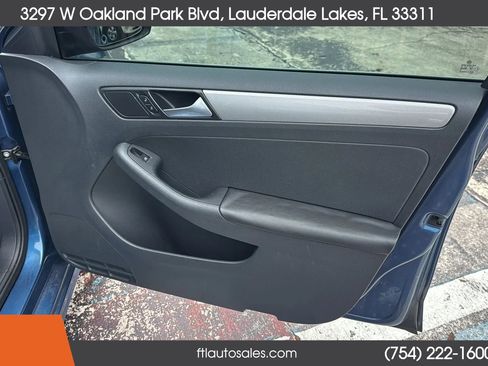 Used 2017 Volkswagen Jetta SE FWD image 39