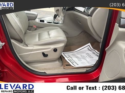 Used 2011 Jeep Grand Cherokee Laredo AWD/4WD image 40