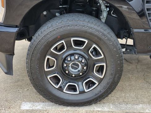 Used 2025 Ford F250 Platinum w/ FX4 Off-Road Package AWD/4WD image 9