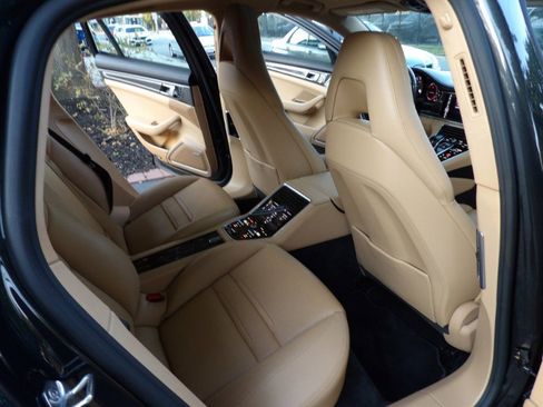 Used 2018 Porsche Panamera 4 image 31