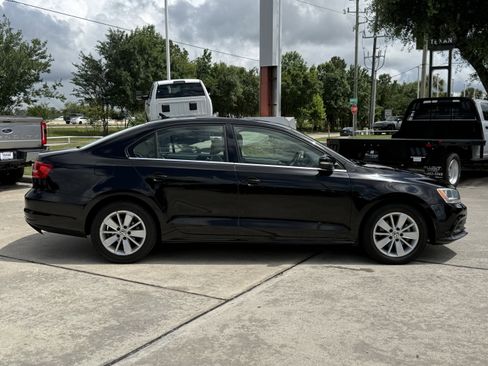 Used 2015 Volkswagen Jetta SE FWD image 3