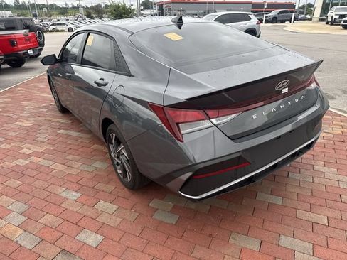 Used 2025 Hyundai Elantra Sport FWD image 7