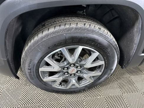 Used 2023 GMC Acadia SLE w/ Driver Convenience Package image 10