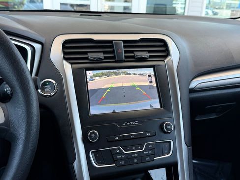 Used 2019 Ford Fusion SE image 32