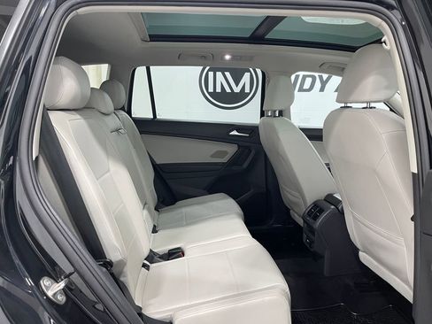 Used 2021 Volkswagen Tiguan SE w/ Panoramic Sunroof Package image 29
