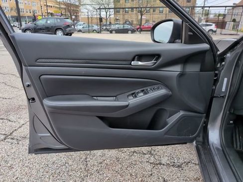 Used 2025 Nissan Altima 2.5 SV FWD image 12